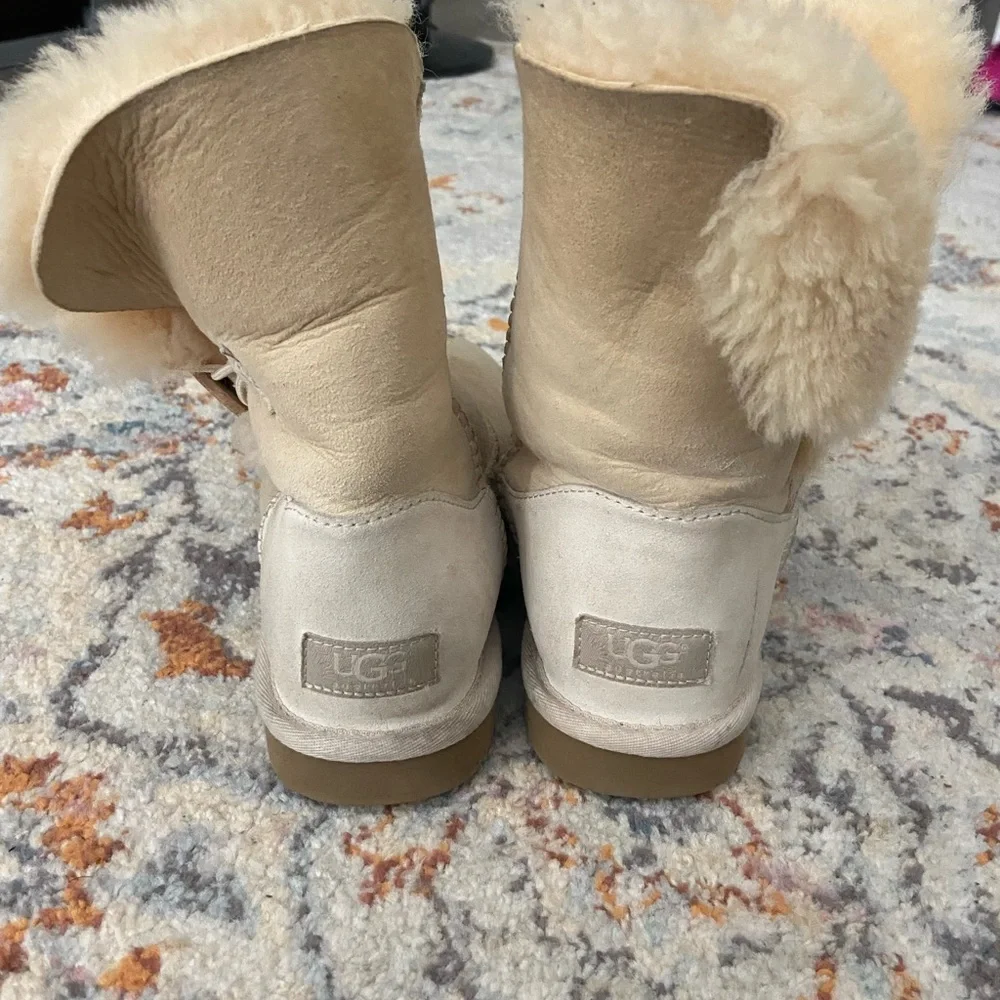 Bailey Button UGG - Picture 3 of 3